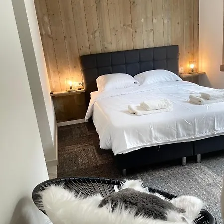 Prachtige In Centrum Met Badkamer ! * Brujas
