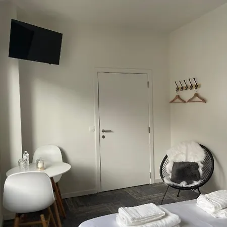 Prachtige In Centrum Met Badkamer ! Apartamento