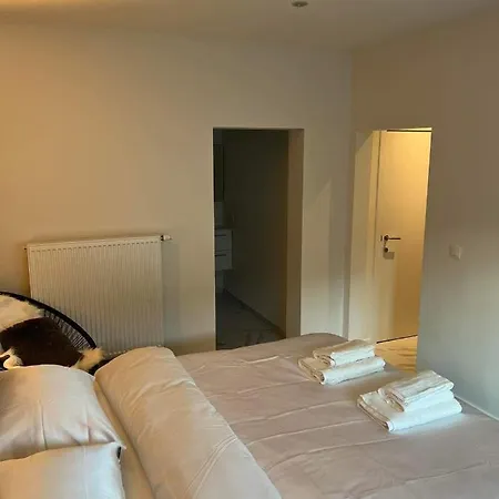 Prachtige In Centrum Met Badkamer ! Brujas